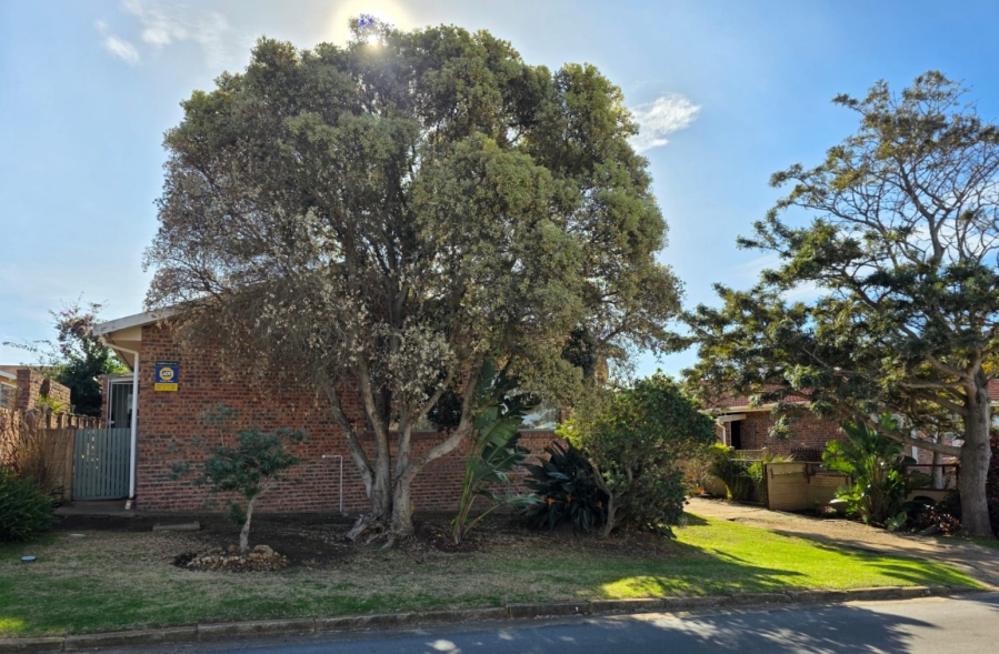 3 Bedroom Property for Sale in Wavecrest Eastern Cape